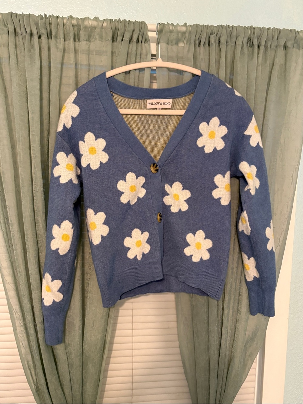 Willow & Wind Blue Daisy V-Neck Button Cardigan